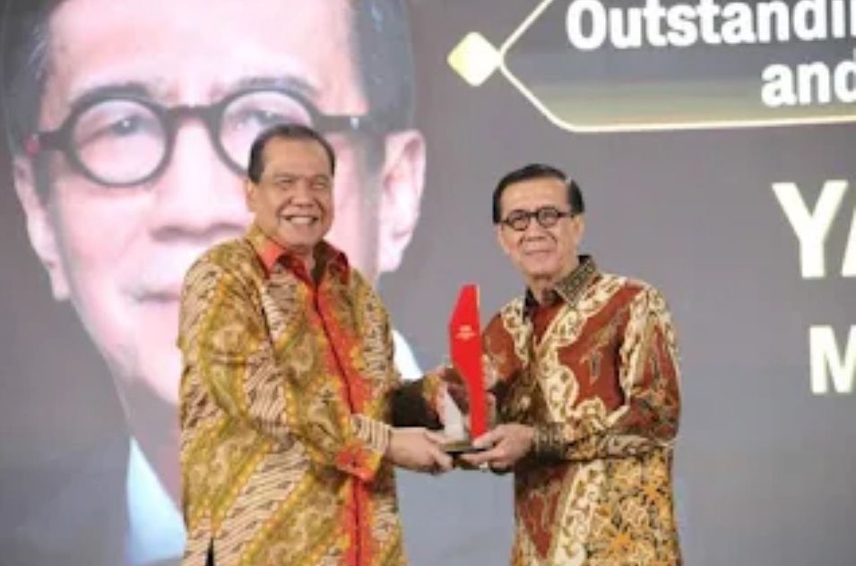 Menkumham Yasonna H. Laoly Raih Penghargaan Bergengsi CNN Indonesia Awards  2024: Dedikasi Luar Biasa untuk Penegakan Hukum dan Anti Korupsi