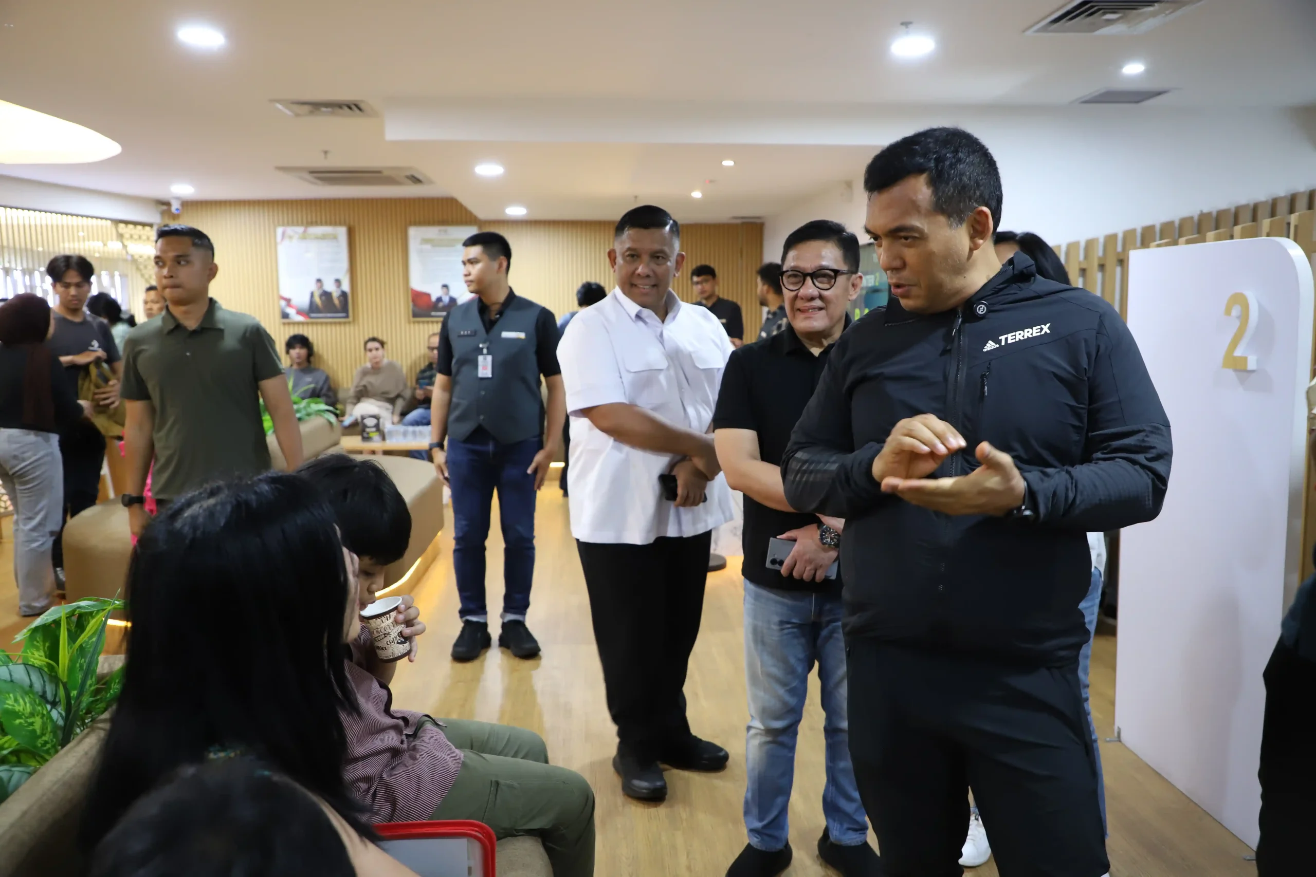 Wakil Menteri Imigrasi dan Pemasyarakatan, Silmy Karim Kunjungi Immigration Lounge PIM 3