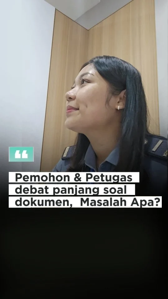 📌 Wajib Tahu Sebelum Urus Paspor!
Dalam proses permohonan paspor, dokumen asli wajib dilampirkan ya Sahabat.  Jika dokumen asli tidak ada di tangan karena berada di kampung halaman, boleh dikirimkan terlebih dahulu. Petugas akan memberikan tenggang waktu untuk melengkapi yaitu maksimal 14 hari. Namun, jika dalam batas waktu tersebut dokumen asli tidak dapat dipenuhi, maka permohonan akan dibatalkan secara sistem ❌semua hal tersebut mengacu pada  Permenkumham RI No 18 Tahun 2022 tentang Perubahan Atas Permenkumham No 8 Tahun 2014 tentang Paspor Biasa dan Surat Perjalanan Laksana Paspor.
👉 Karena itu, pastikan membaca dan memahami semua syarat serta ketentuan sebelum mengajukan permohonan paspor. Biar prosesnya lancar dan tidak perlu bolak-balik!
Seperti hanya pemohon yang ada divideo, beliau datang dengan persyaratan yang tidak lengkap. hal ini bisa dihindari apabila sebelumnya telah membaca atau bertanya mengenai persyaratan dan ketentuannya☺️
Kanim Jaksel, We Serve You Like A Sultan!